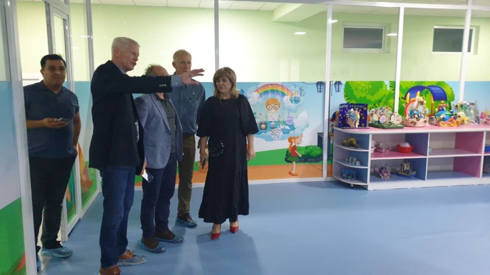 AQShdan kelgan mehmonlar bog'cha bilan tanishmoqda